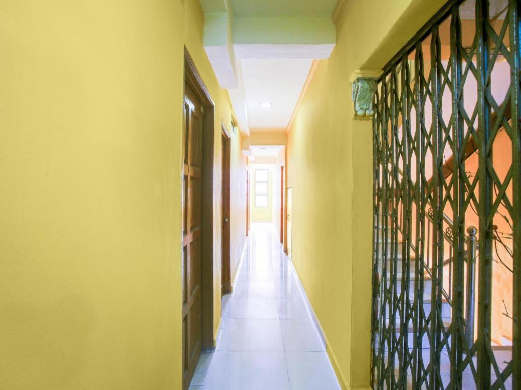 Oyo 89406 Lucky Budget Hotel Nilai Eksteriør bilde