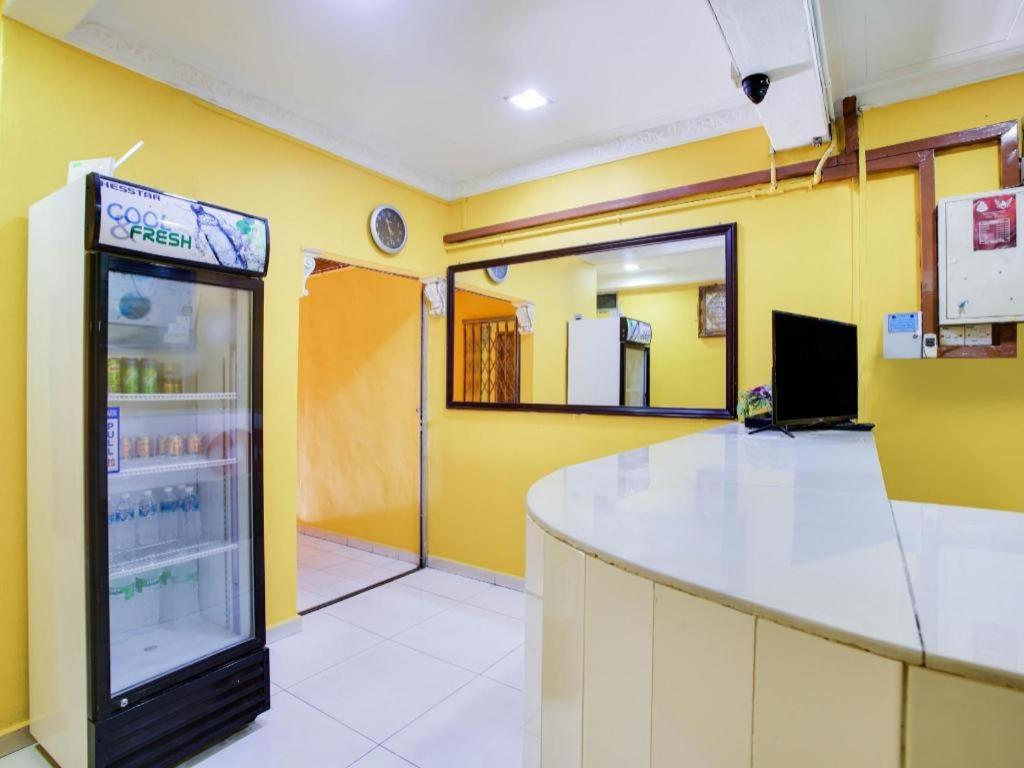 Oyo 89406 Lucky Budget Hotel Nilai Eksteriør bilde