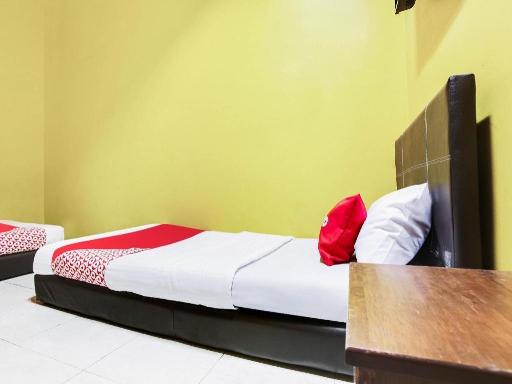 Oyo 89406 Lucky Budget Hotel Nilai Eksteriør bilde