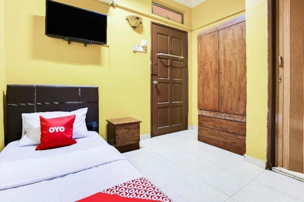 Oyo 89406 Lucky Budget Hotel Nilai Eksteriør bilde