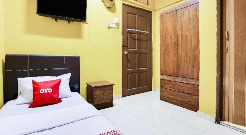 Oyo 89406 Lucky Budget Hotel Nilai Eksteriør bilde