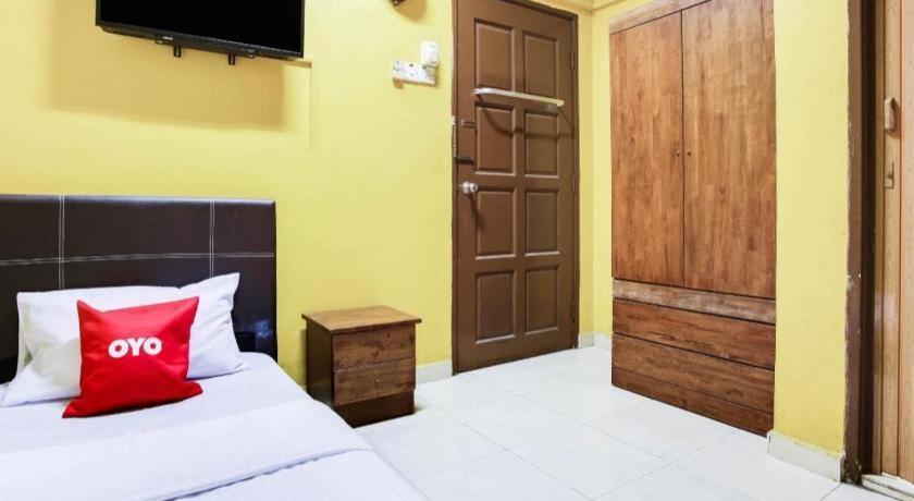 Oyo 89406 Lucky Budget Hotel Nilai Eksteriør bilde