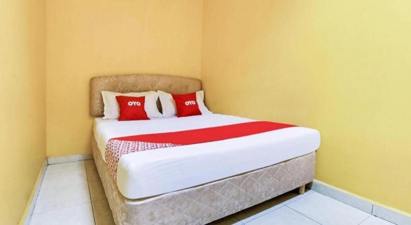 Oyo 89406 Lucky Budget Hotel Nilai Eksteriør bilde