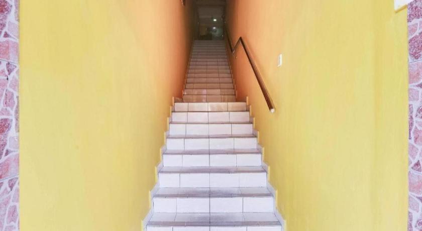 Oyo 89406 Lucky Budget Hotel Nilai Eksteriør bilde