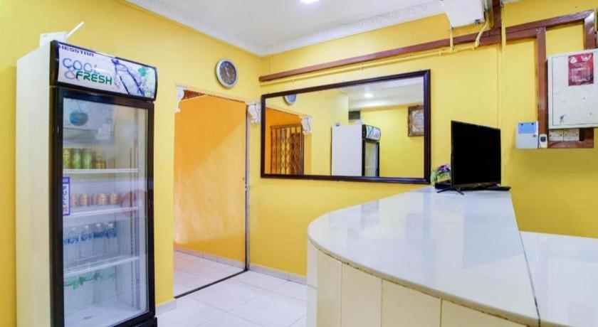 Oyo 89406 Lucky Budget Hotel Nilai Eksteriør bilde